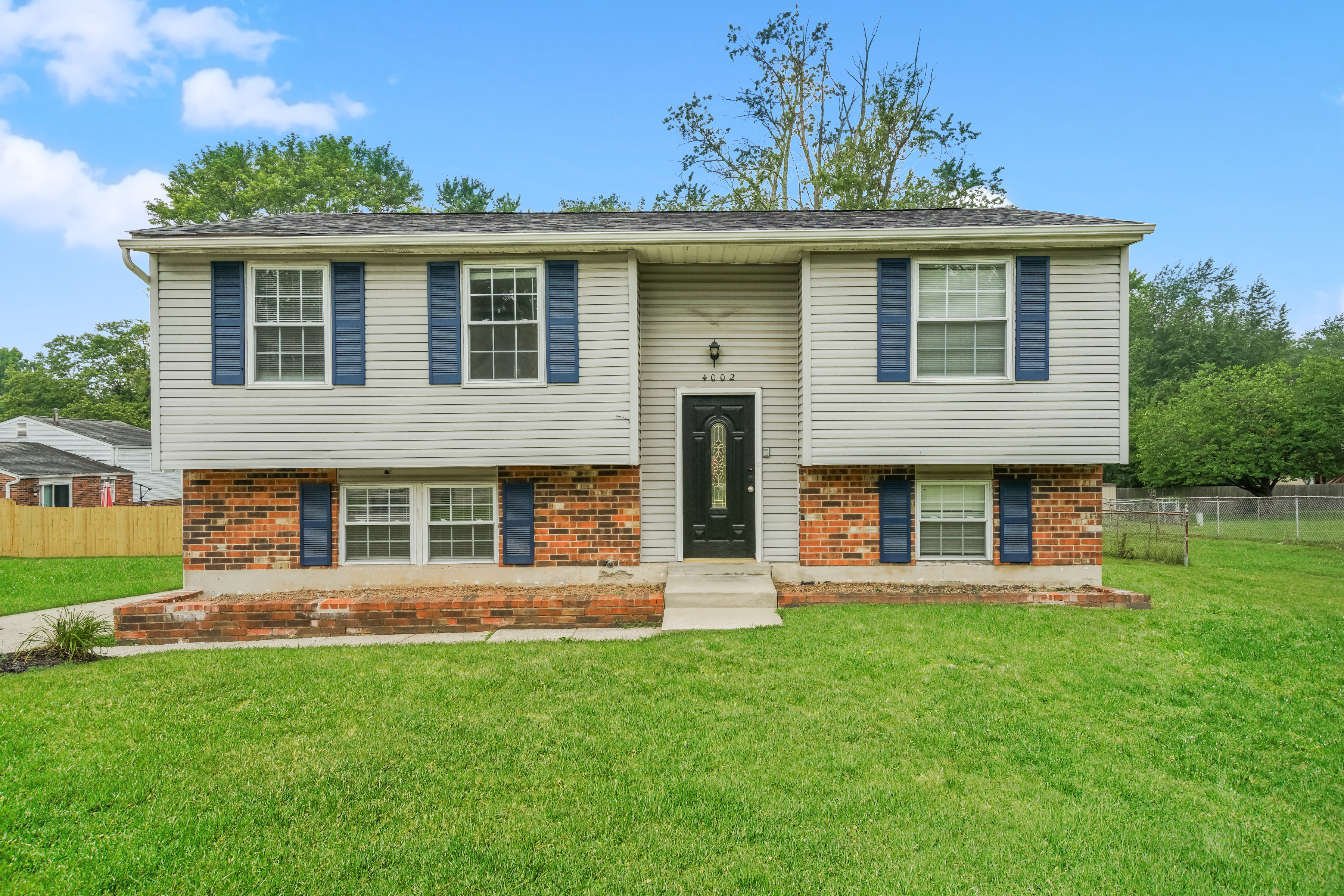 4002 NORTHUMBERLAND DR LOUISVILLE, KY 40245